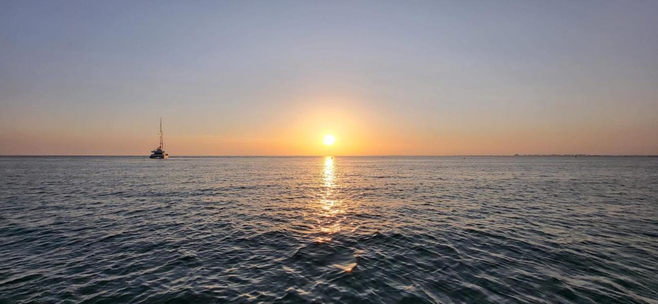 Вилла Marina Sunset Ле-Гро-дю-Руа Экстерьер фото